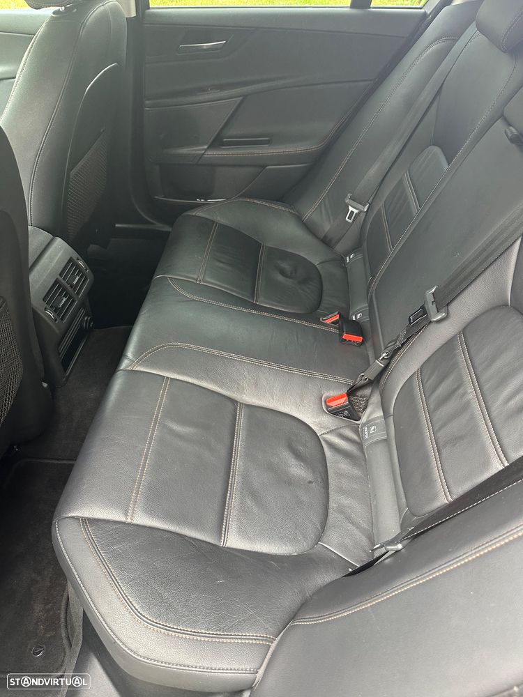 Jaguar XE 2.0 D Prestige Aut. - 7