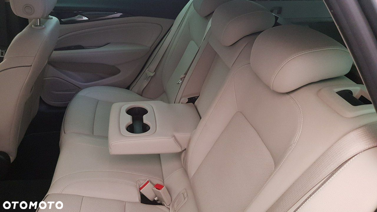 Opel Insignia - 21