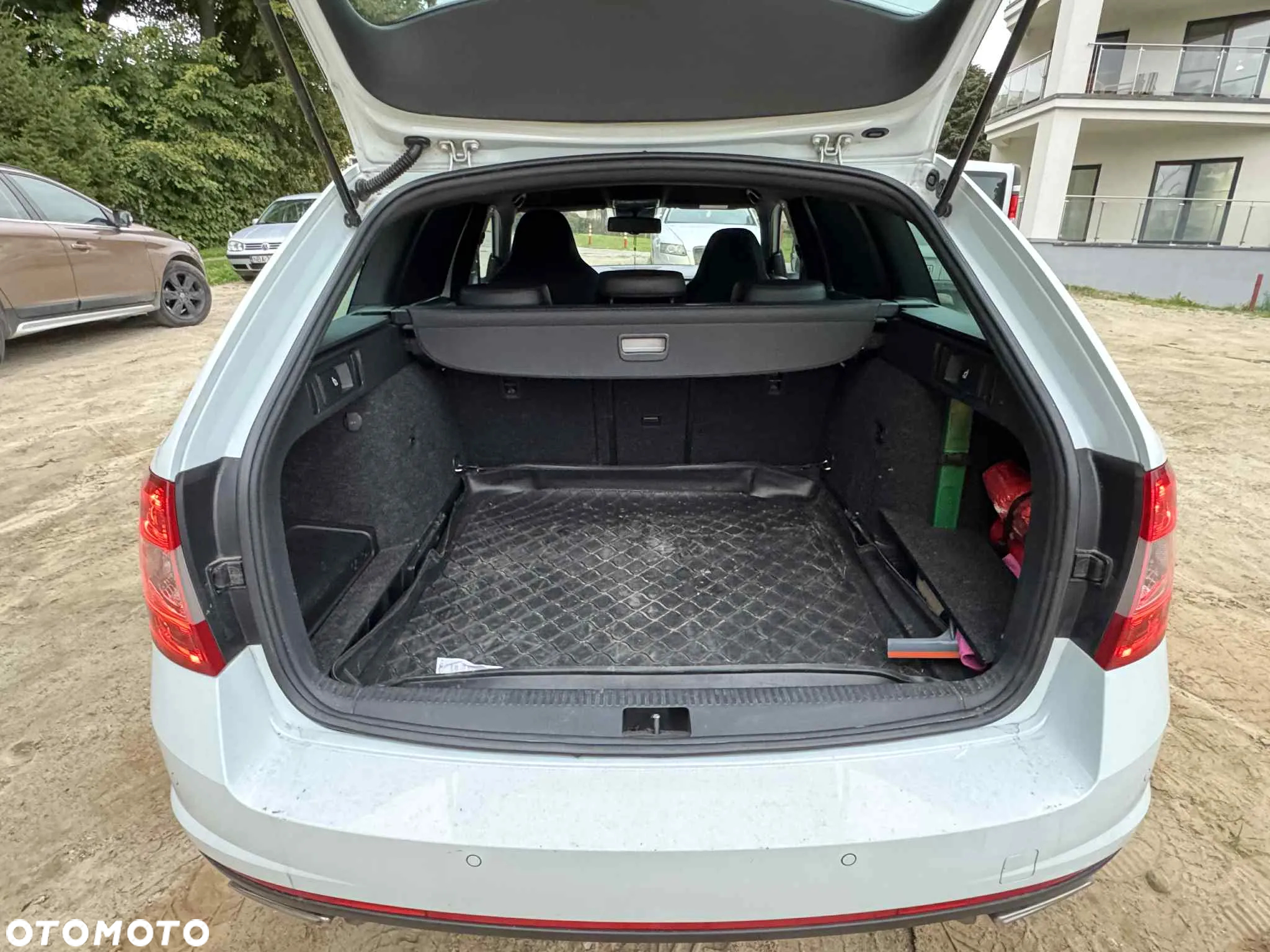 Skoda Octavia 2.0 TDI DSG RS - 7