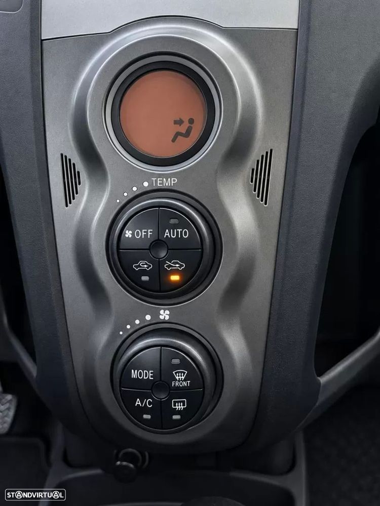 Toyota Yaris 1.4 D-4D Sol+AC+VSC - 12
