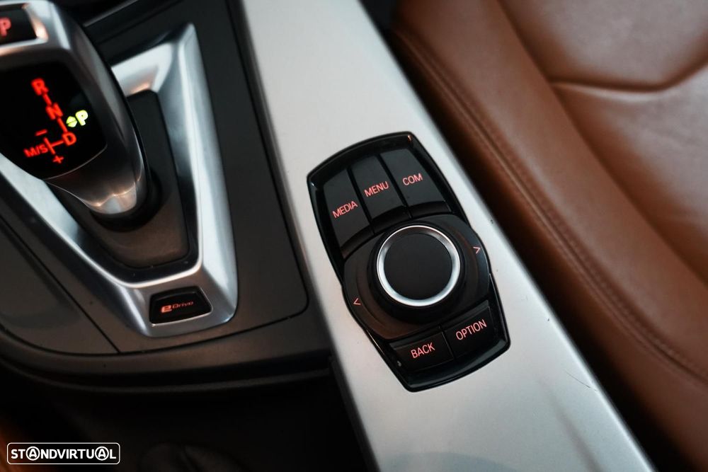 BMW 330 e iPerformance - 16