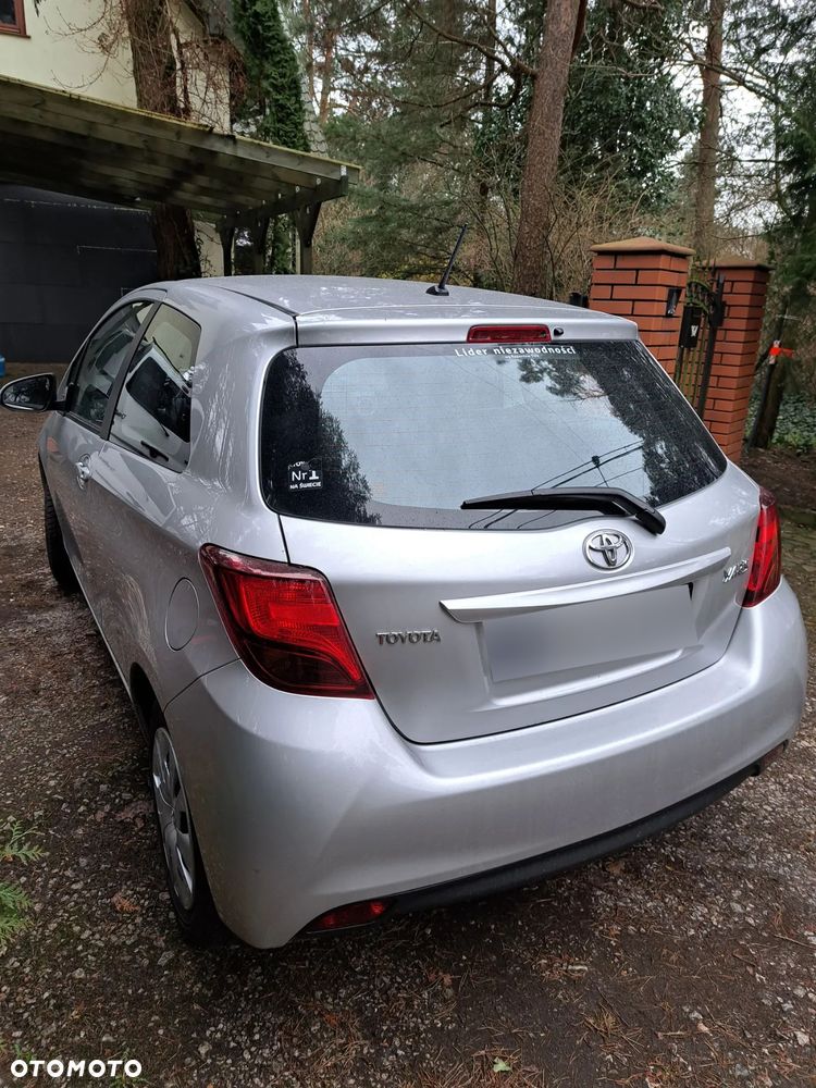 Toyota Yaris 2015 photo 3