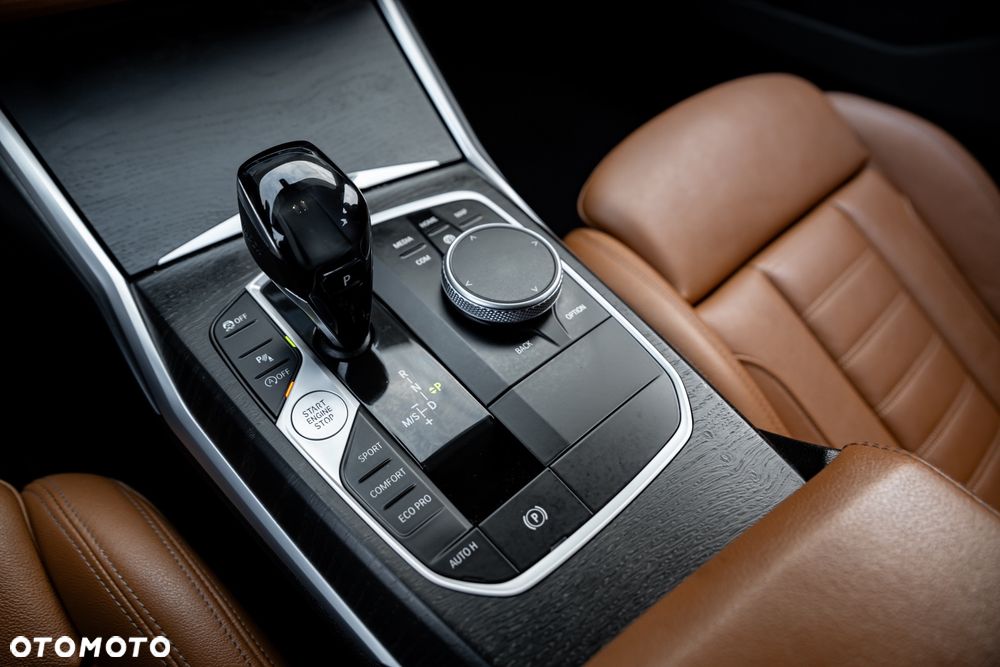 BMW Seria 3 330d xDrive - 31