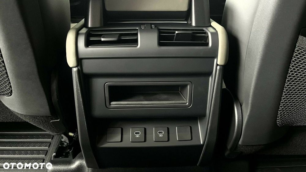 Land Rover Defender - 10