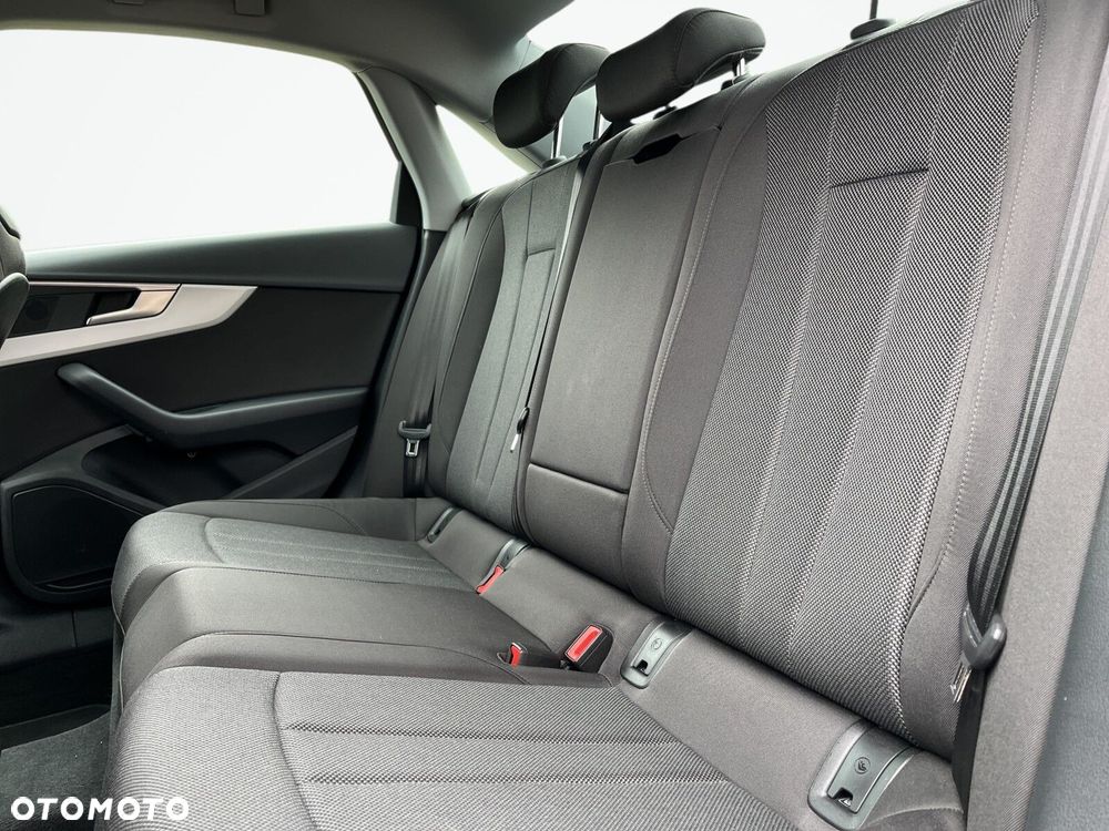 Audi A4 Limousine - 15