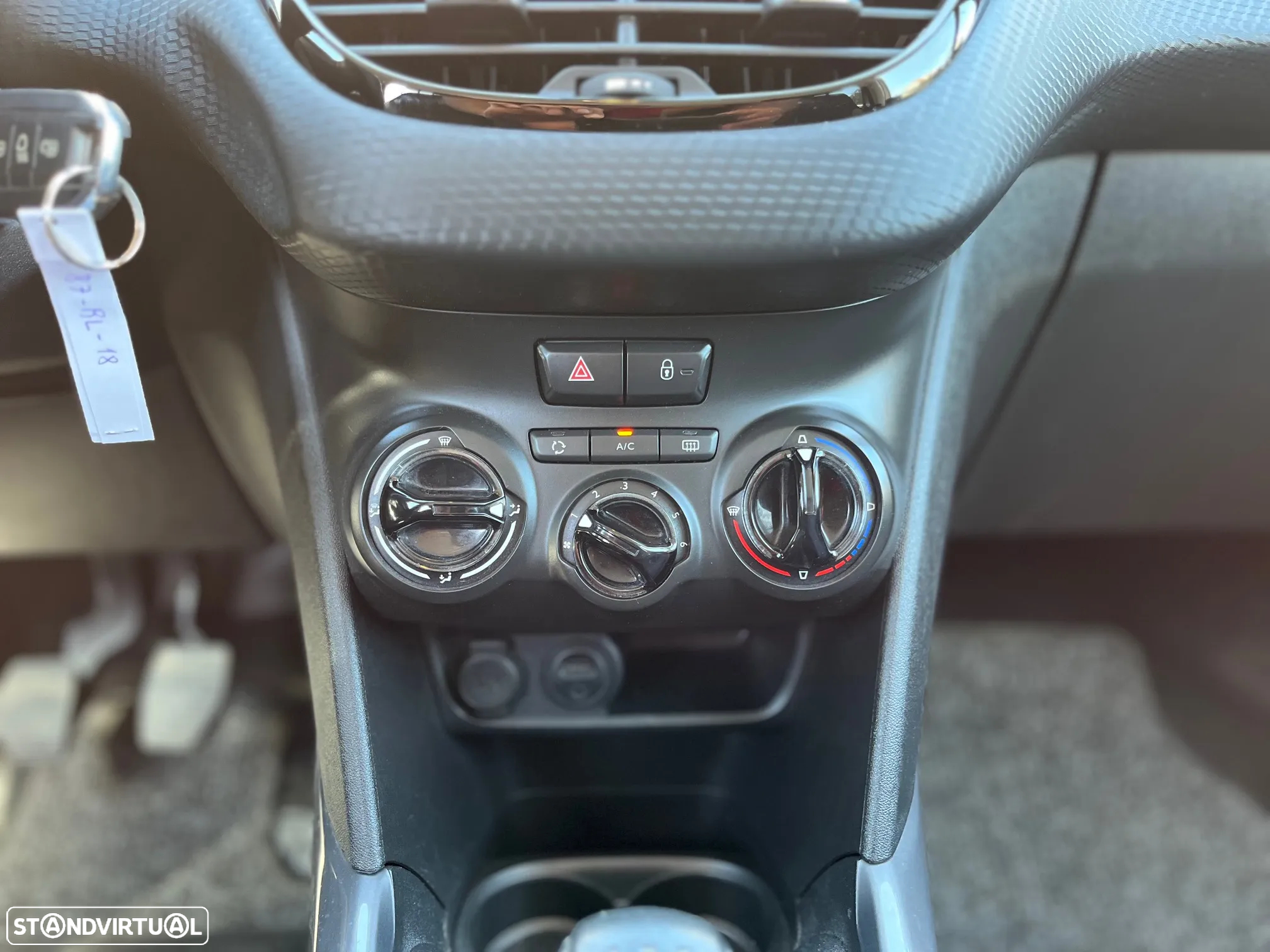 Peugeot 2008 1.2 PureTech Style - 19