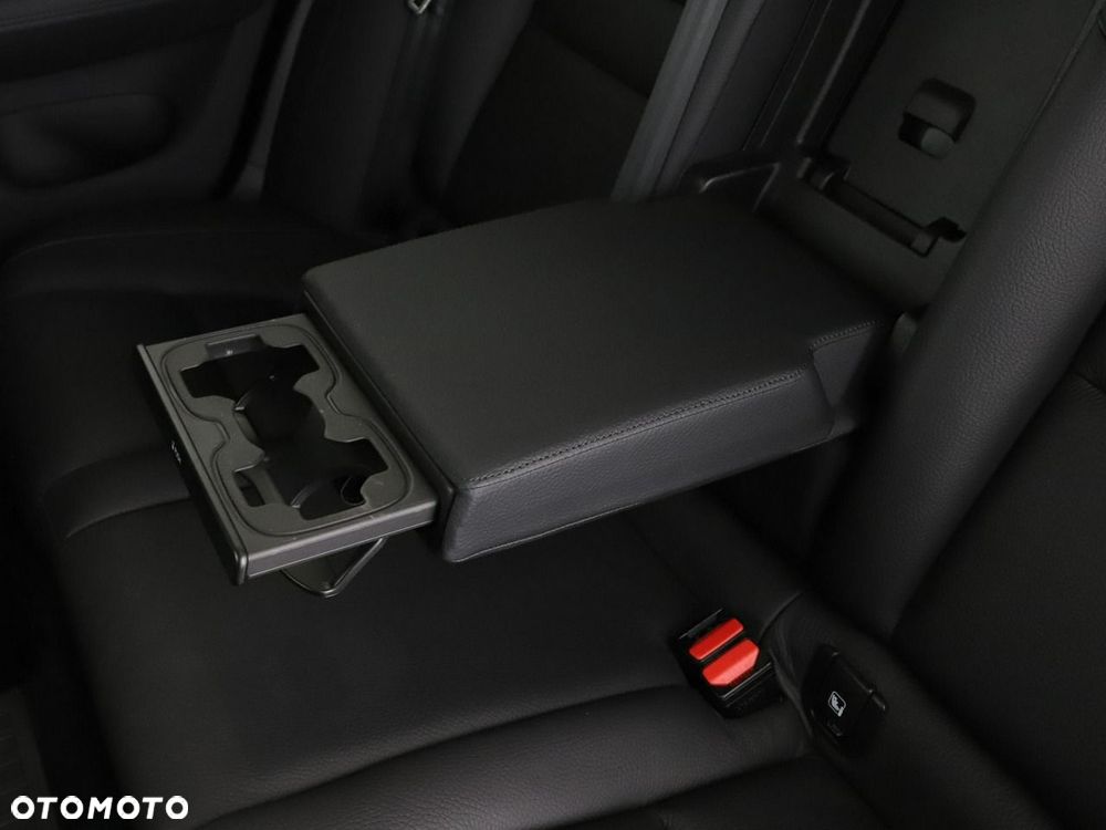 Volvo V60 B4 D Plus Dark - 40