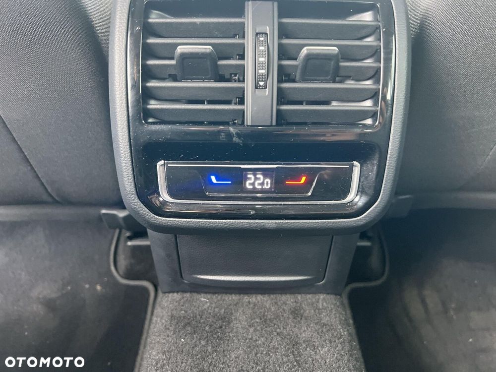 Volkswagen Passat - 25