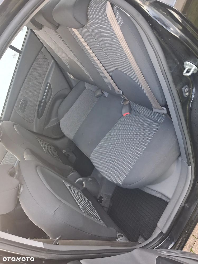 Kia Rio - 20