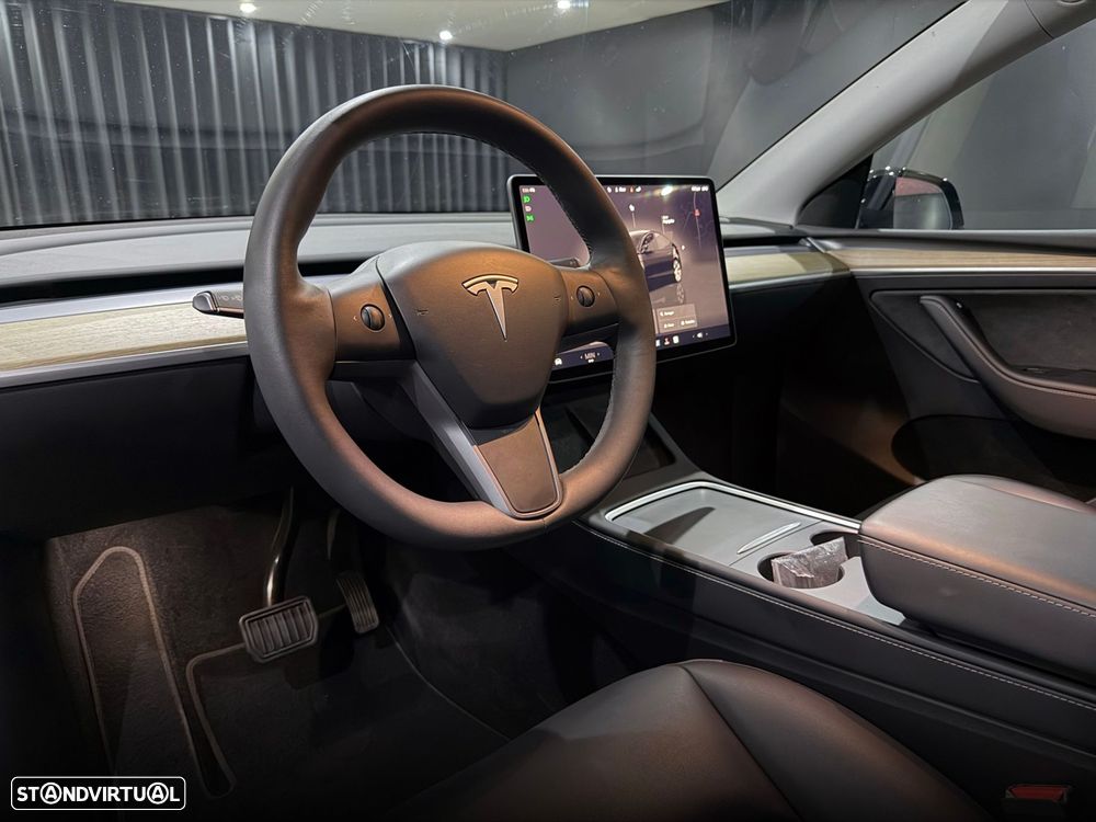 Tesla Model Y Standard - 14