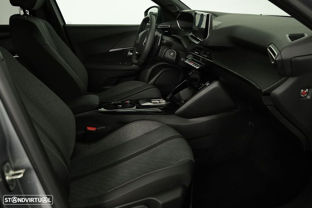 Peugeot 2008 1.2 PureTech Allure EAT8 - 21