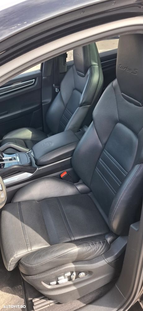 Porsche Cayenne Turbo S E-hybrid 4.0 - 12