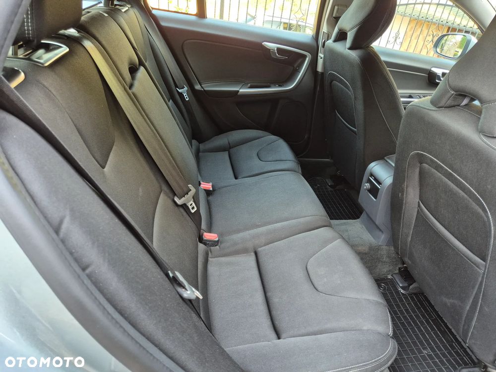 Volvo V60 D2 Drive-E Momentum - 19