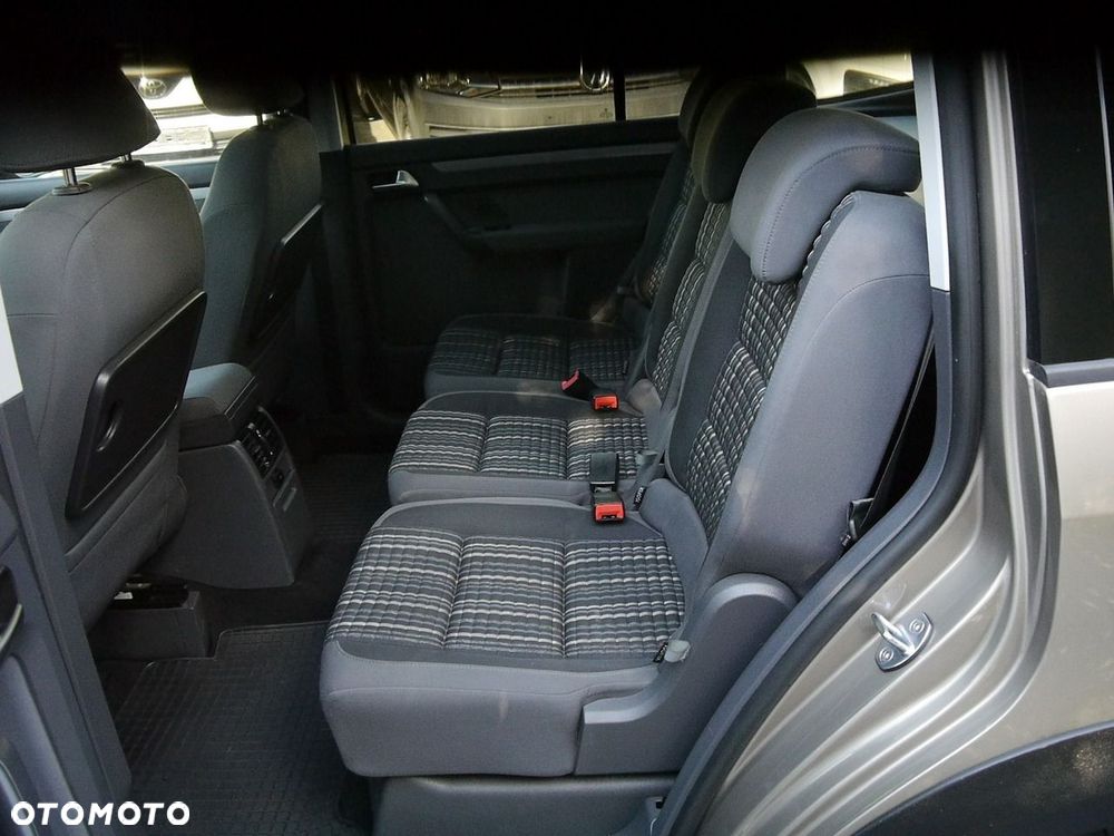 Volkswagen Touran - 32