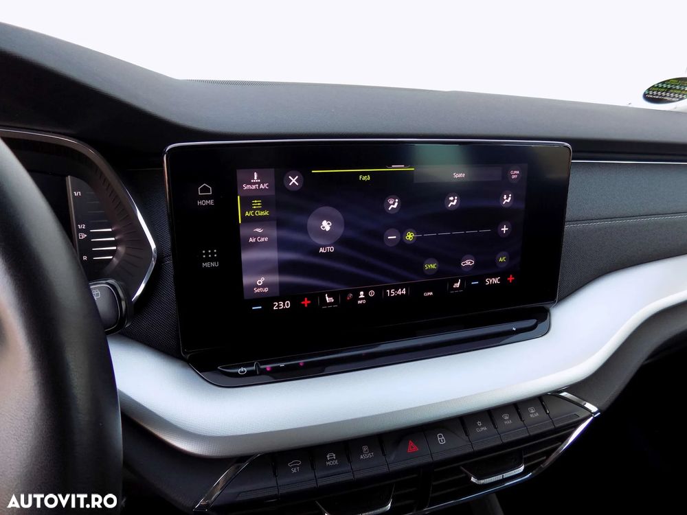 Skoda Octavia 2.0 TDI STYLE DSG - 24