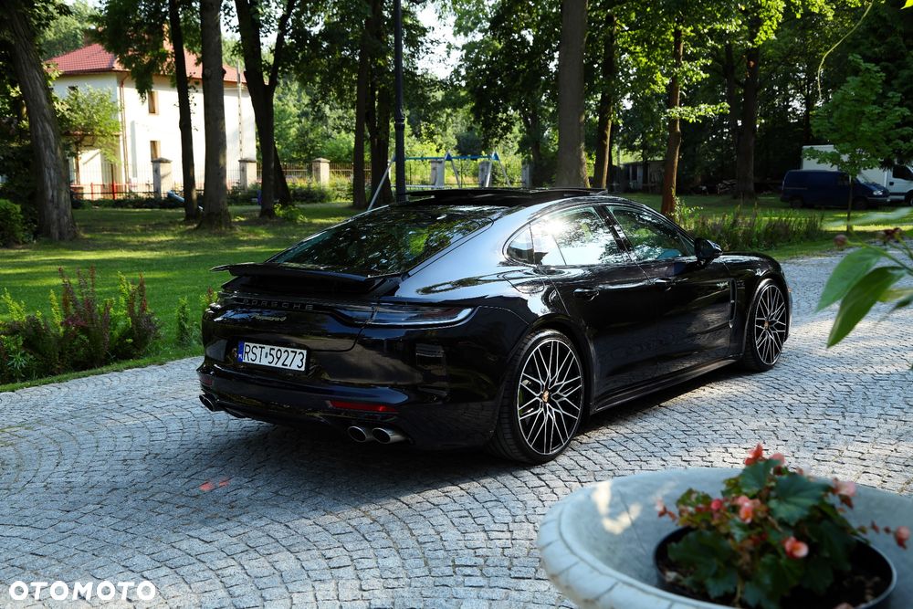 Porsche Panamera - 4