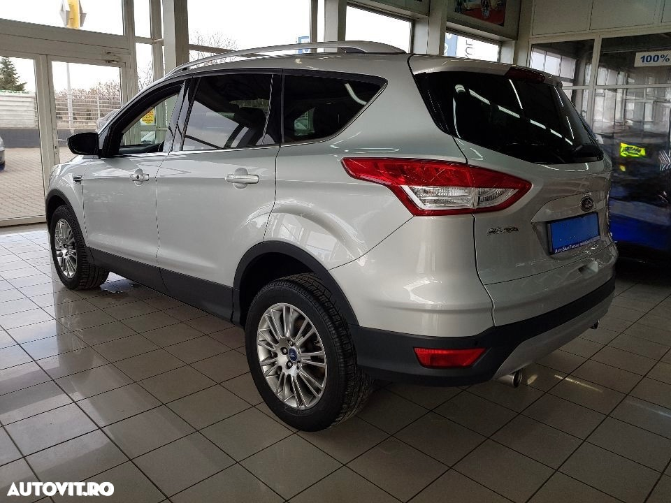 Ford Kuga 2.0 TDCi 4WD Powershift Titanium - 4