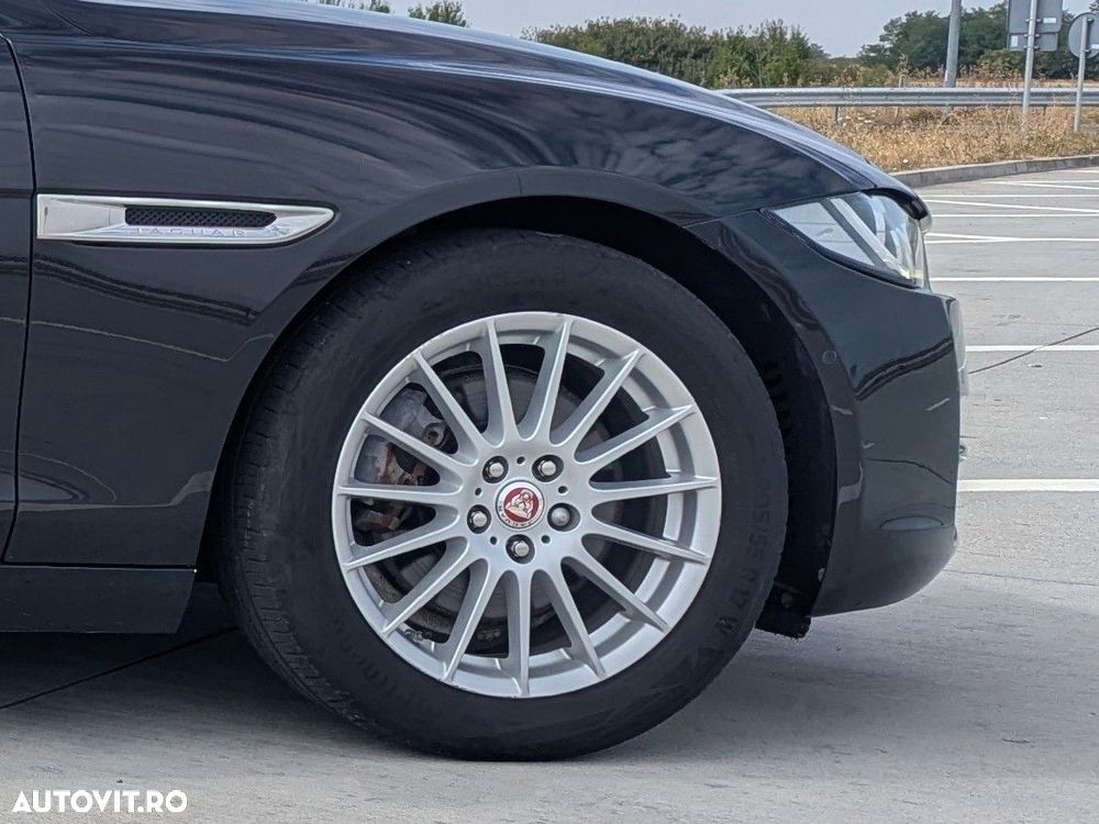 Jaguar XE 2.0 Prestige - 22