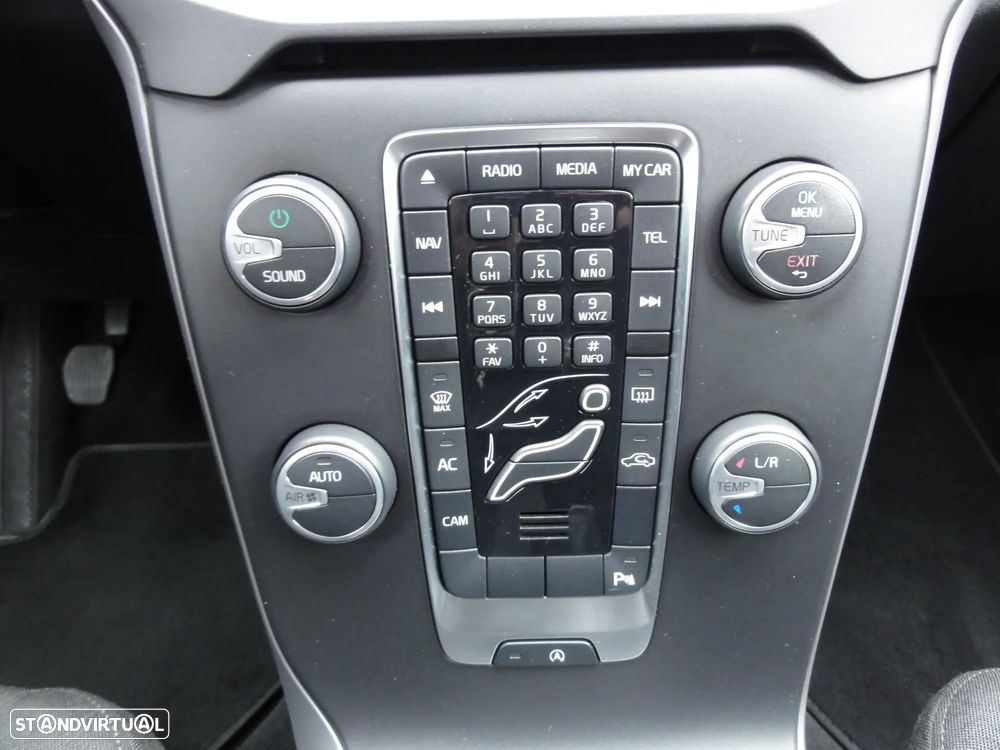 Volvo V40 D2 Momentum - 22