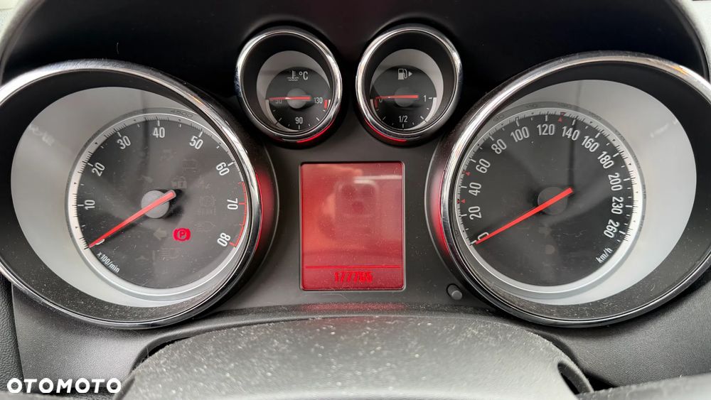 Opel Astra 1.6 Turbo - 11