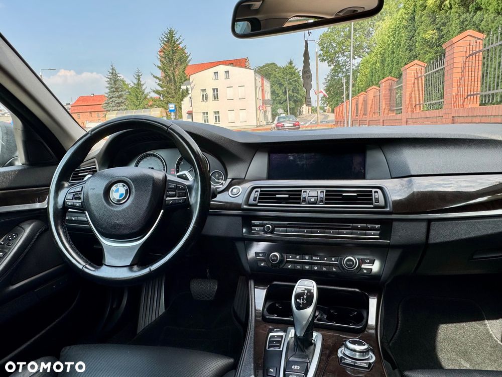 BMW Seria 5 550i Sport-Aut - 10