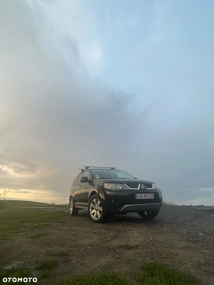 Mitsubishi Outlander - 1