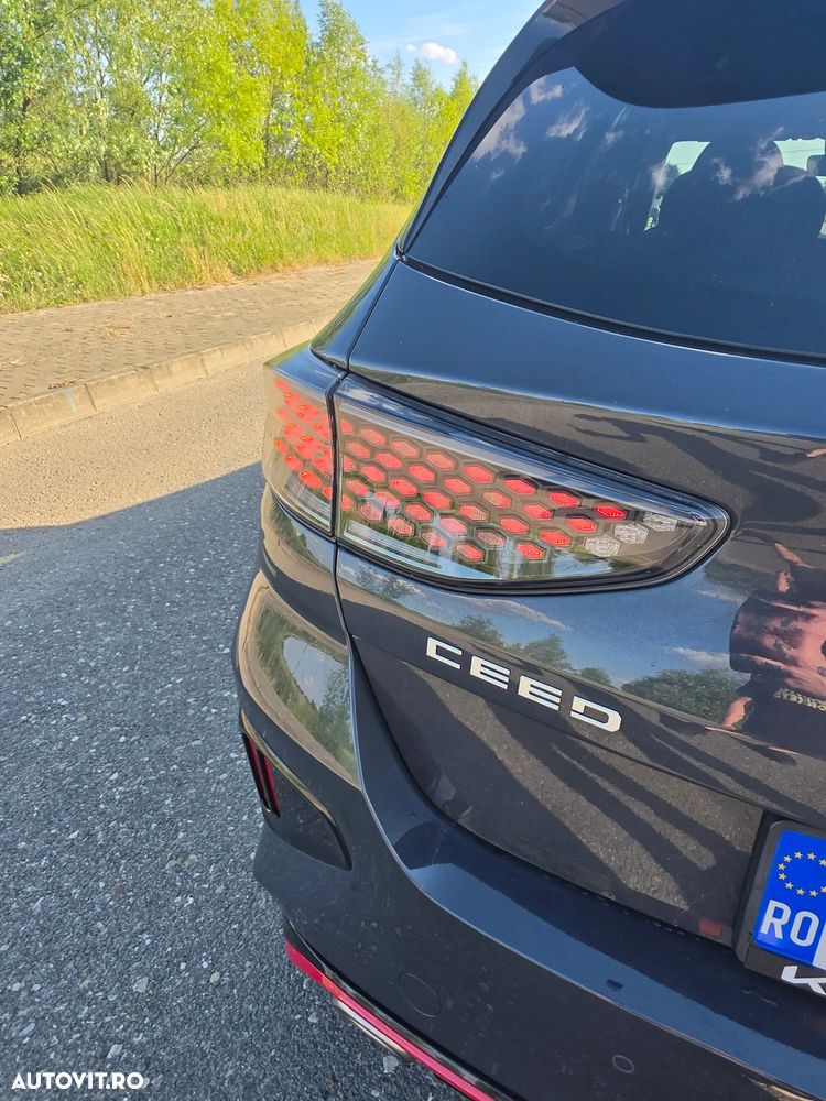 Kia Ceed - 11