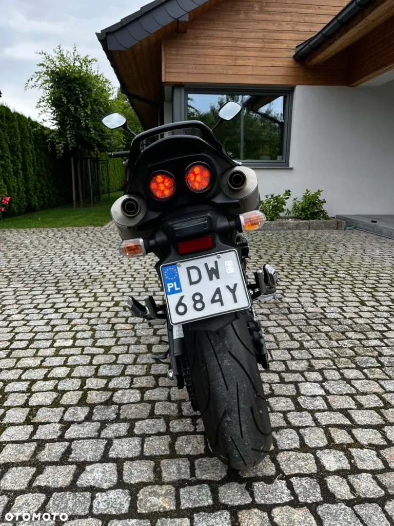 Suzuki GSR - 5