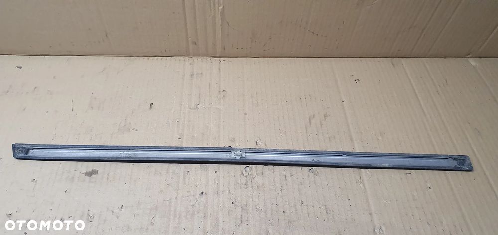 Listwa drzwi lewy tył tylna lewa Mercedes W201 190 - 4