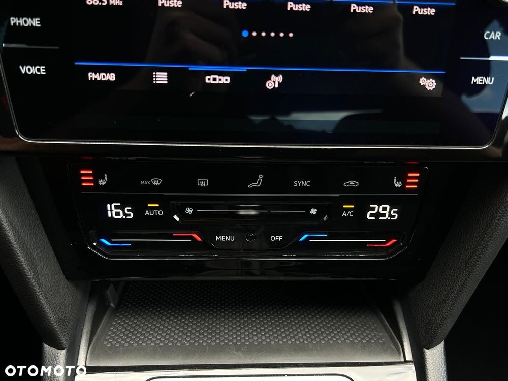 Volkswagen Passat - 25