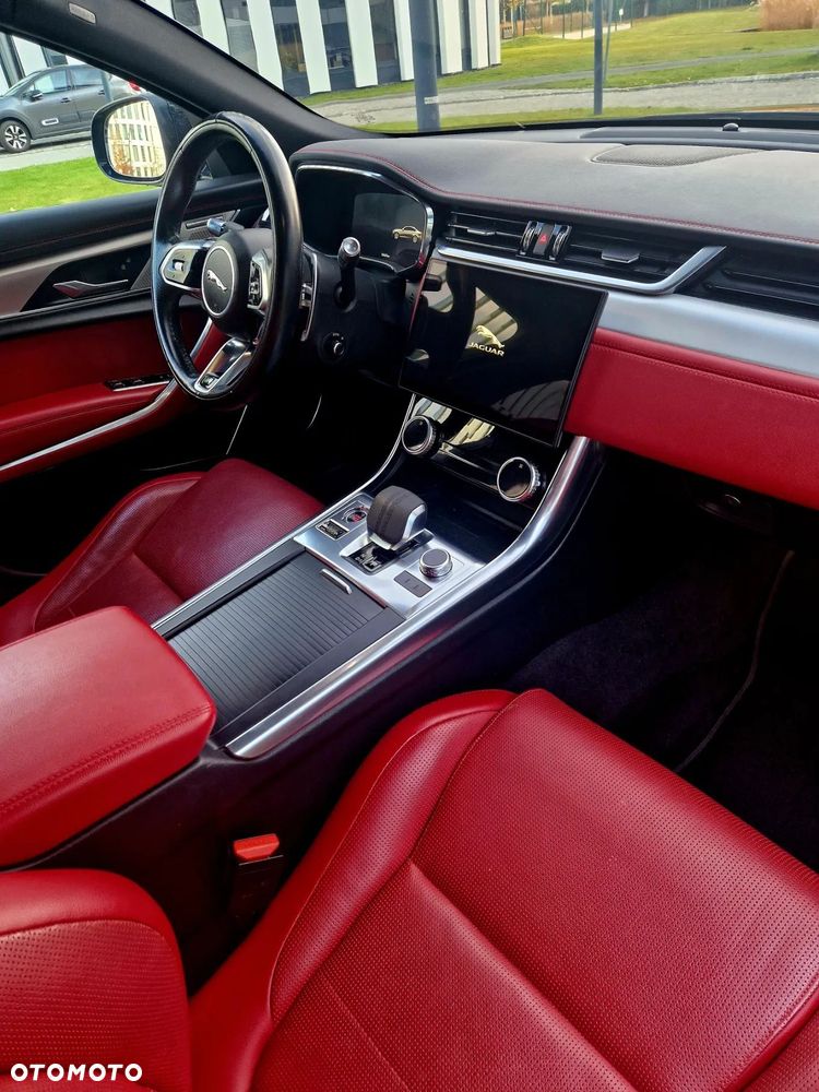 Jaguar XF P300 AWD R-Dynamic SE - 11