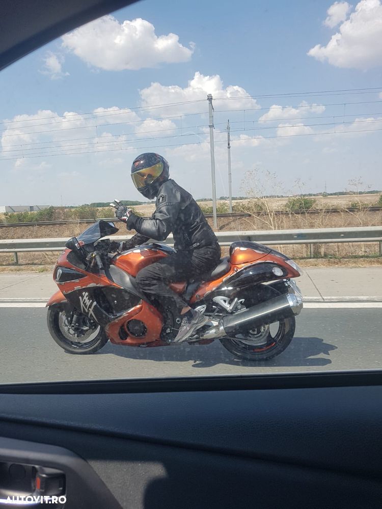 Suzuki GSX 1300R Hayabusa - 11