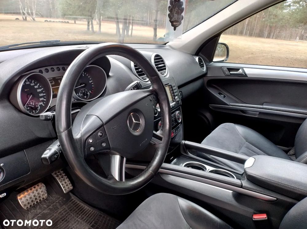 Mercedes-Benz ML - 23