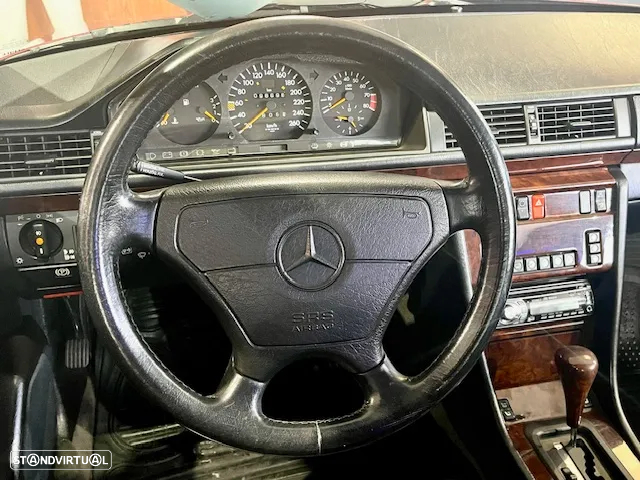 Mercedes-Benz 300 - 4