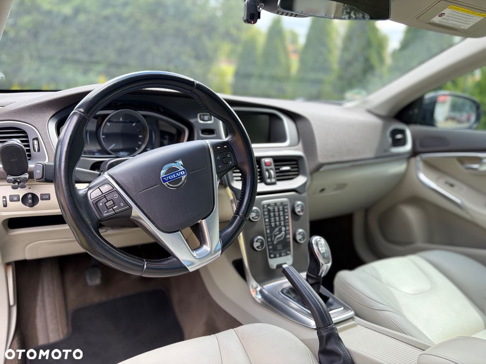 Volvo V40 D4 Summum - 9
