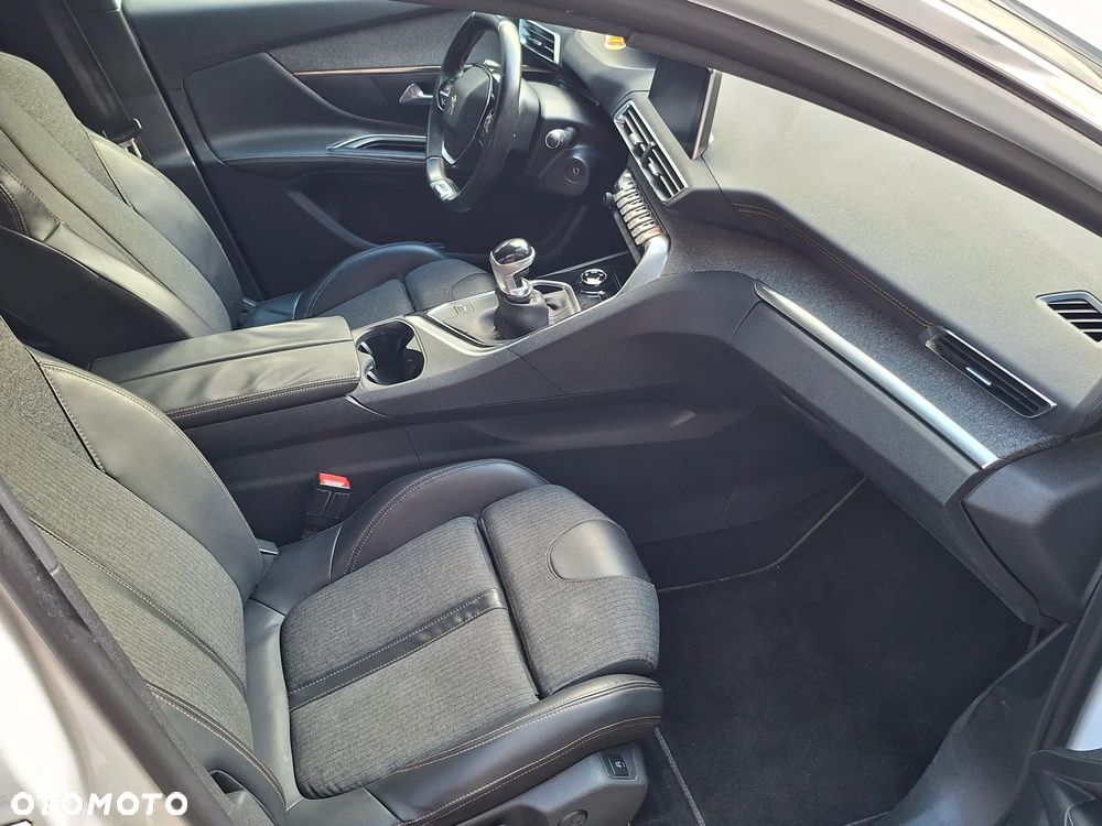 Peugeot 5008 - 9