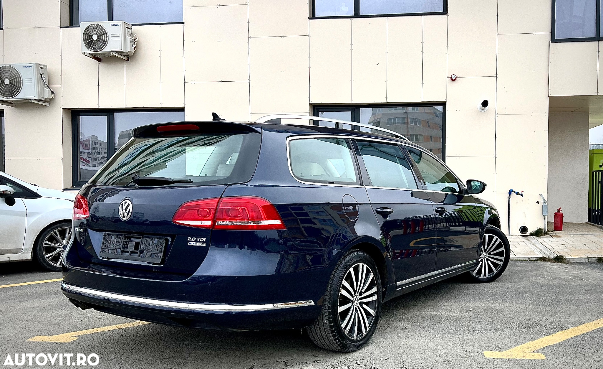 Volkswagen Passat Variant 2.0 TDI BlueMotion Technology Highline - 24