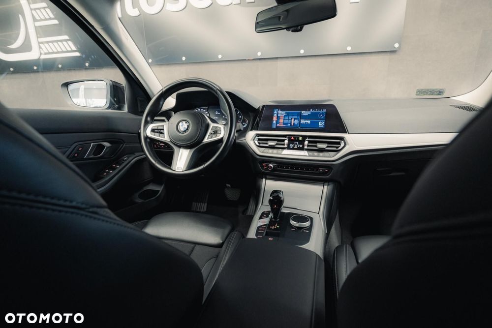 BMW Seria 3 330i Advantage - 33
