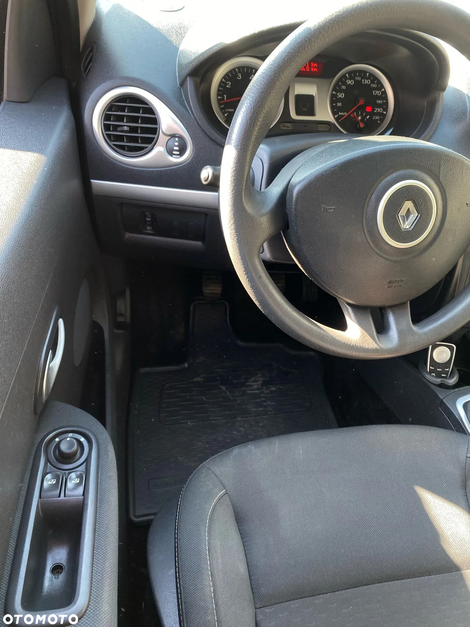 Renault Clio - 16