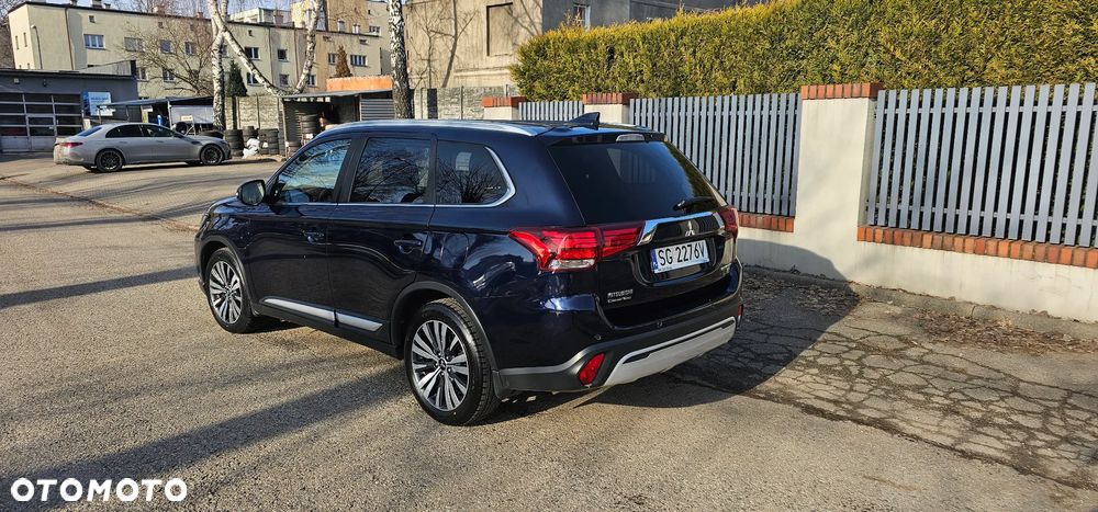 Mitsubishi Outlander 2.0 Instyle + 4WD CVT - 12