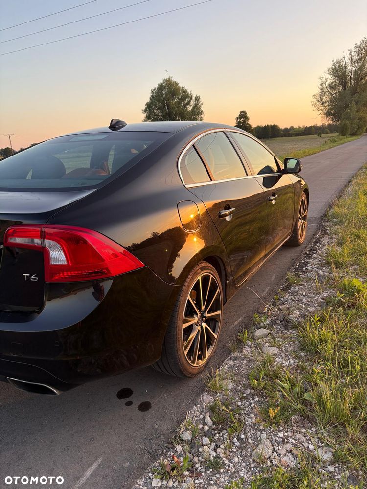 Volvo S60 T6 AWD Drive-E R-Design Momentum - 4