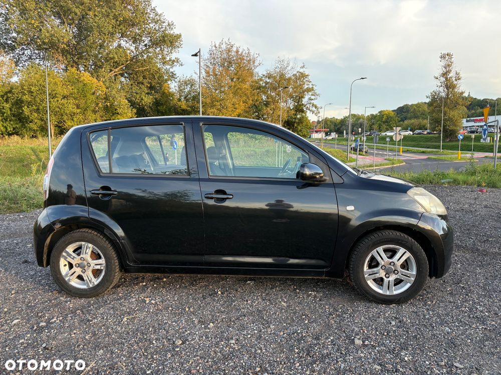 Daihatsu Sirion - 4