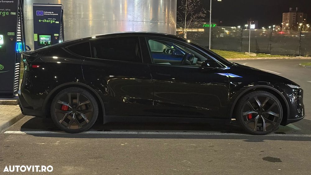 Tesla Model Y AWD Performance - 5