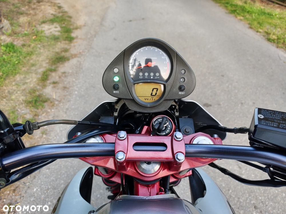 Kawasaki ER - 8