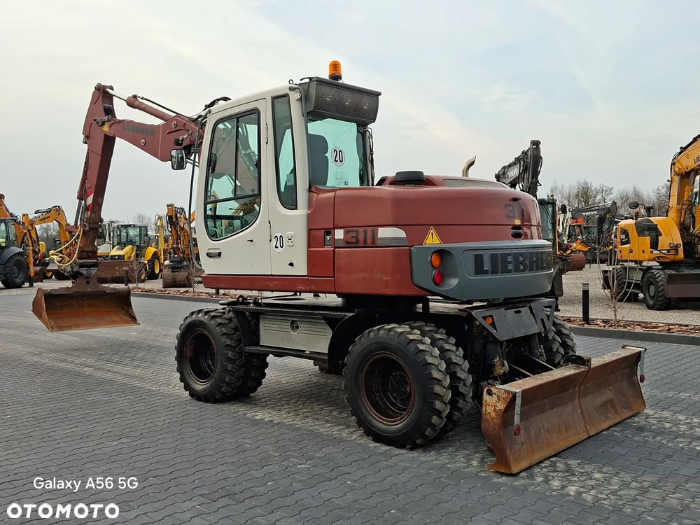 Liebherr A311 - 10