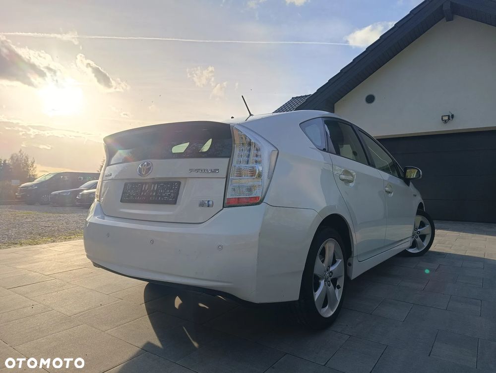 Toyota Prius 1.8 HSD Premium - 4