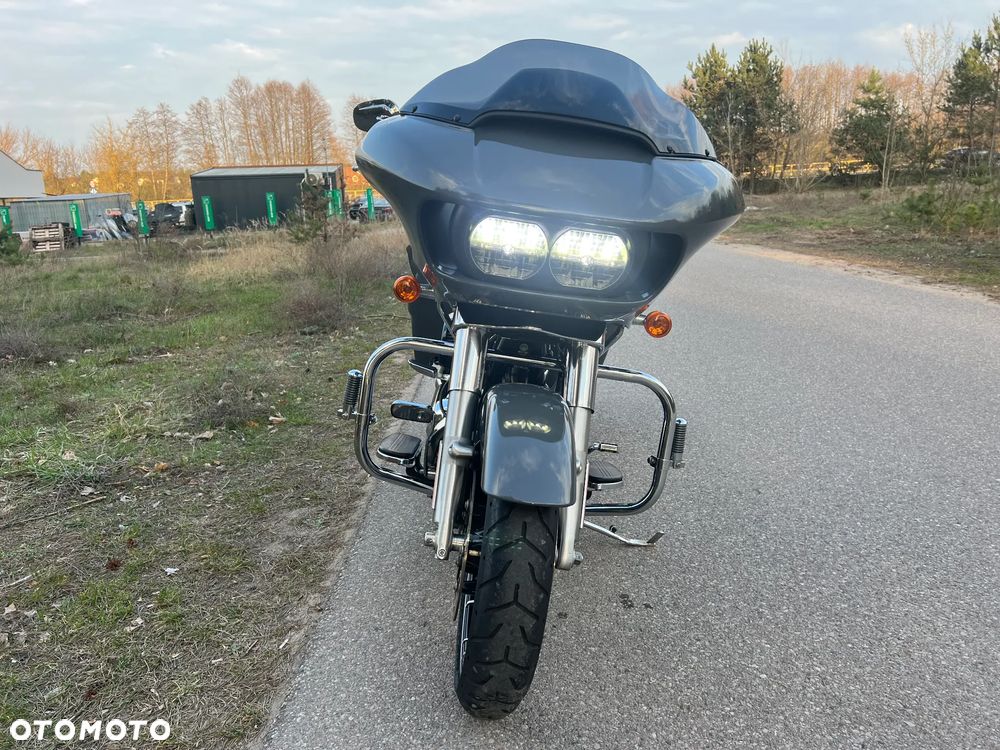 Harley-Davidson Touring Road Glide - 2