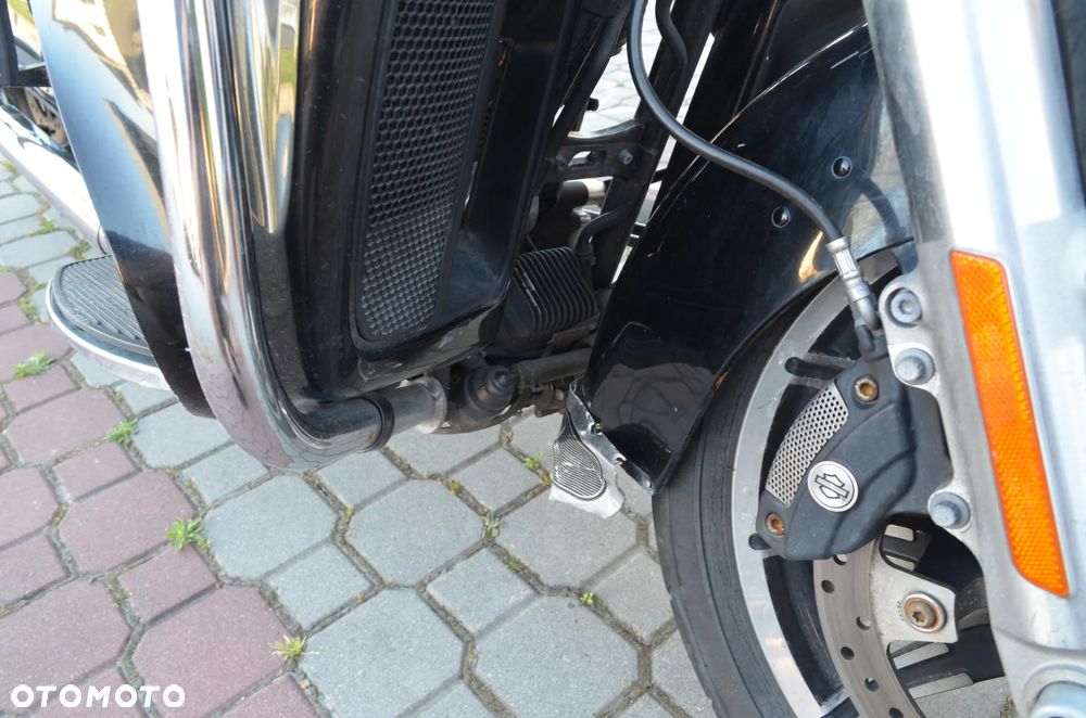 Harley-Davidson FLH Electra Glide - 17