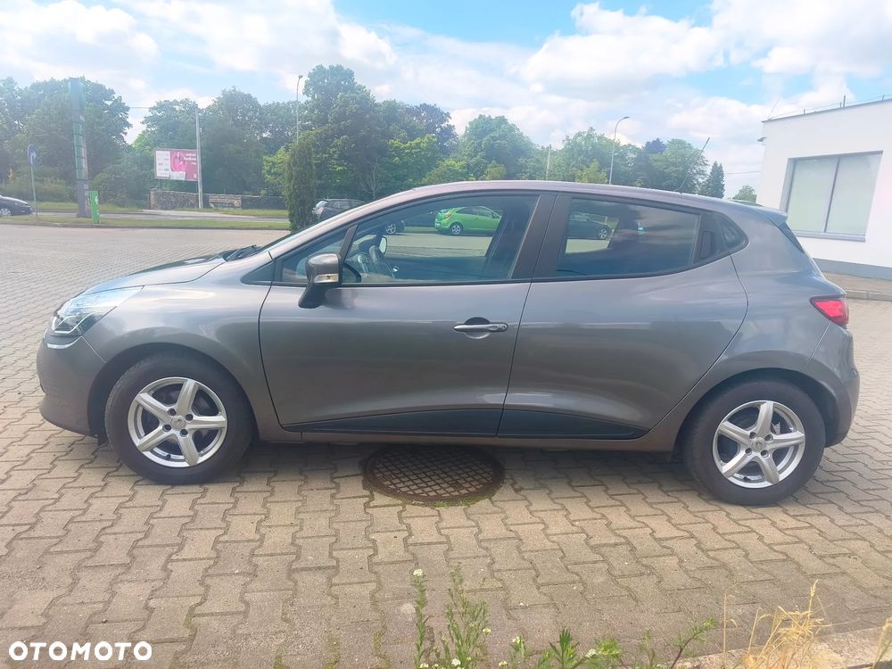 Renault Clio 1.2 16V 75 Life - 11