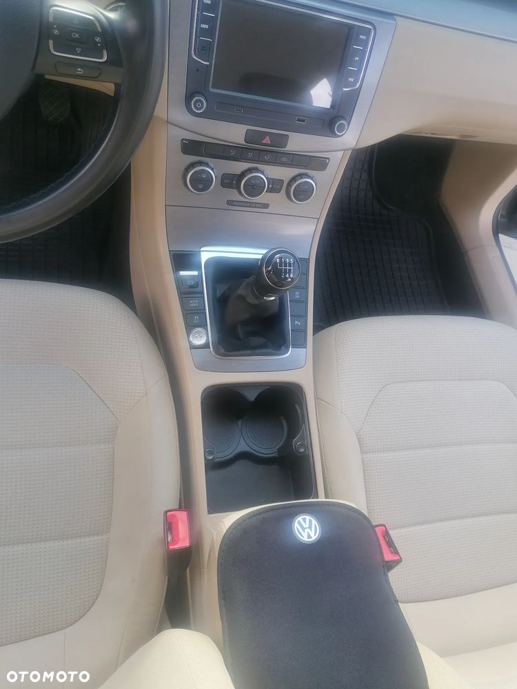 Volkswagen Passat 2.0 TDI Comfortline - 11